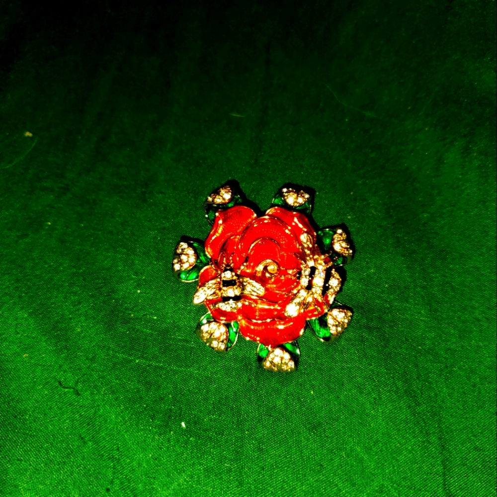 Bumble Bee Flower Pin Napier